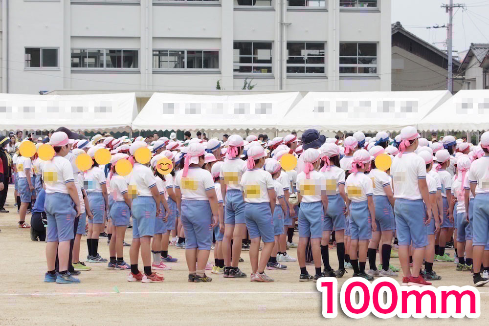 運動会で整列している子供を100mmで撮影